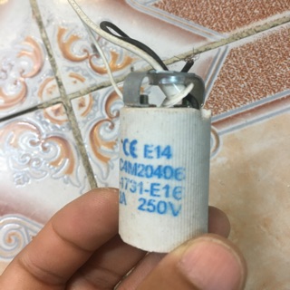 Đui đèn xoáy sứ E14 liền dây có cầu