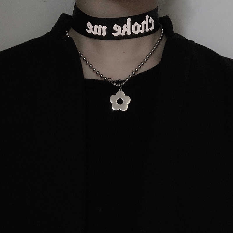 Dây Chuyền Titan Mặt Hình Bông Hoa Phong Cách Retro