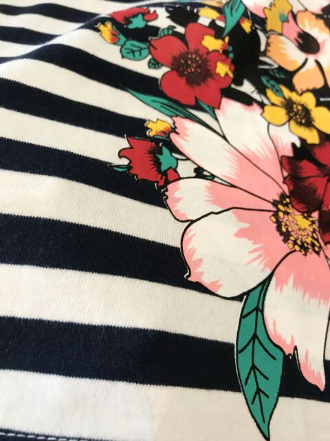 Áo thun sọc in hoa lá