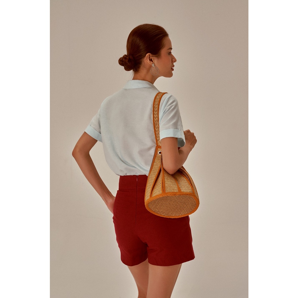 Quần Short Linen Đỏ Becoming Unveil