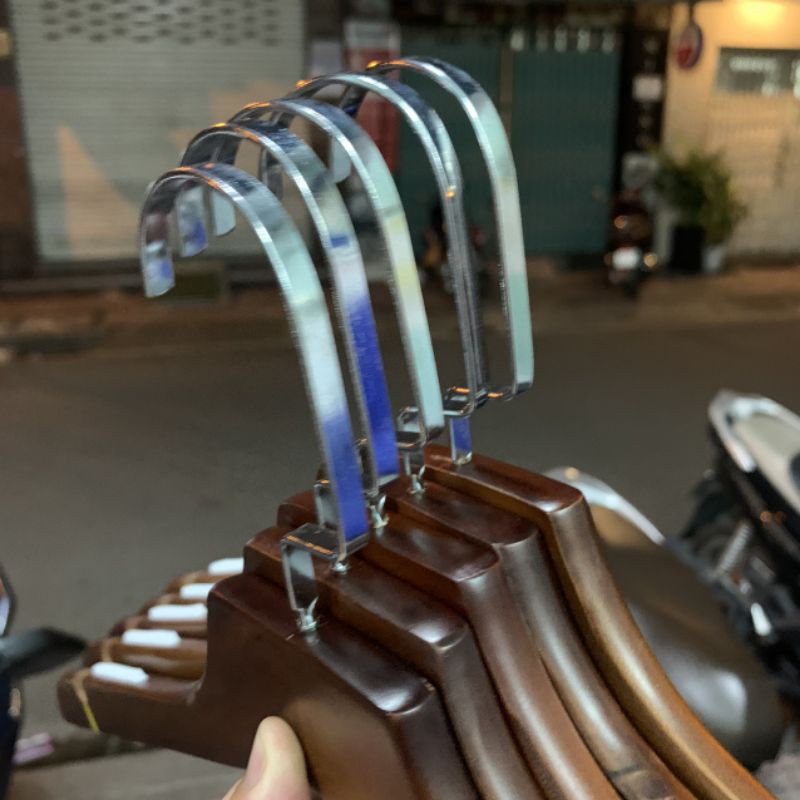 Móc gỗ treo áo đầm, móc gỗ chuyên dụng cho áo cưới, móc treo đồ