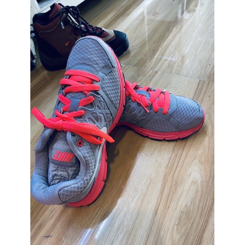 Giày thể thao si hiệu