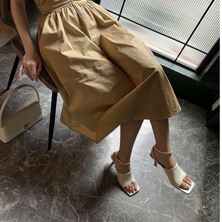 Giày sandal mã LTS24 mũi vuông gót nhọn ôm chân thon gọn màu kem