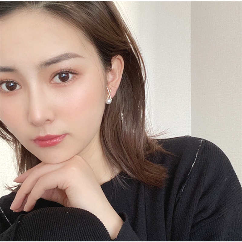 Bông tai nữ nhỏ cá tính chữ thập kiểu Hàn Quốc i84