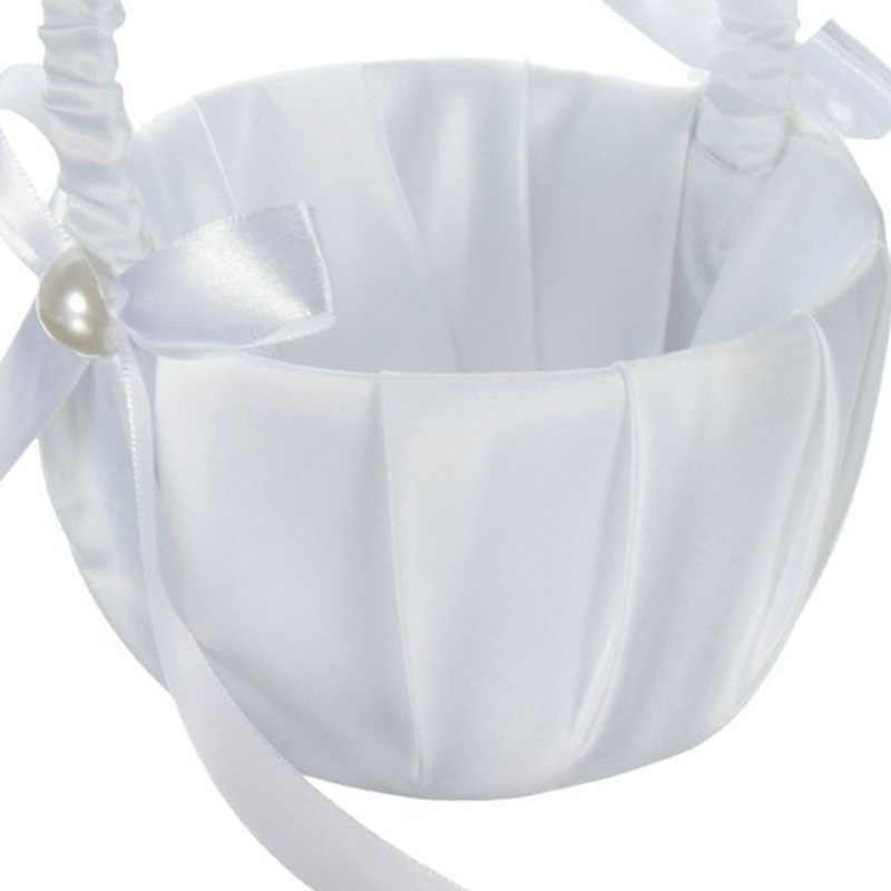 Giỏ Hoa Trắng Vải Satin Đính Nơ Và Ngọc Trai Xinh Xắn