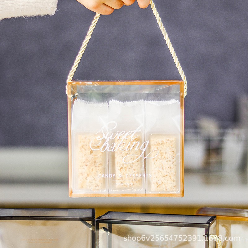 Hộp mica viền gold 14x14x7cm trong đựng bánh/son/quà tặng có quai xách nhà KlingKling | BigBuy360 - bigbuy360.vn