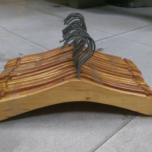 Thanh lý móc áo gỗ