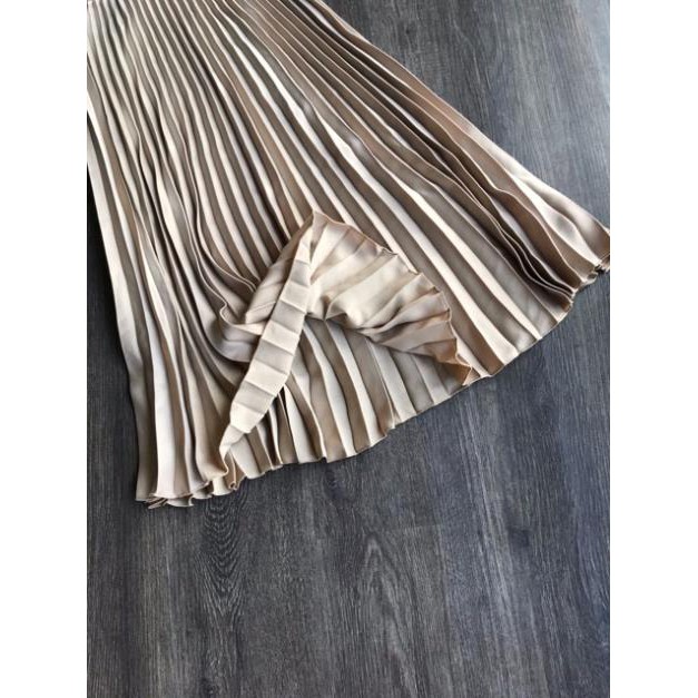 🍀 10.10 10.10 😍 🌸 🍀 9.9 Chân váy H&M màu nude sáng mẫu 2020(Pleated Skirt) 🍂 .. Đẹp . . Đẹp . .
