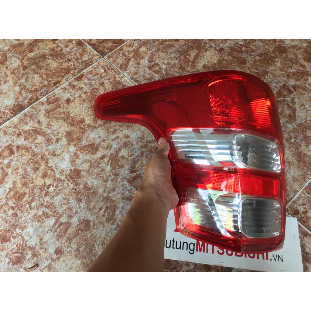 Đèn hậu xe Mitsubishi Triton 2016-2018 hàng không bóng