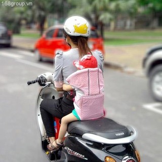 Đai xe máy đỡ cổ cho bé