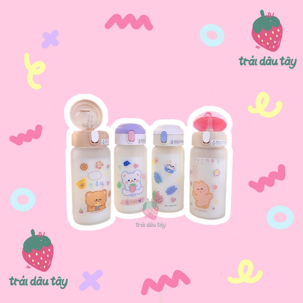 BÌNH THỦY TINH ĐỰNG NƯỚC, SỮA CÓ HÌNH STICKER DÁN SẴN (trái dâu tây)