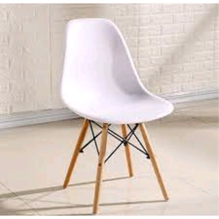 Ghế nhựa chân gỗ Eames