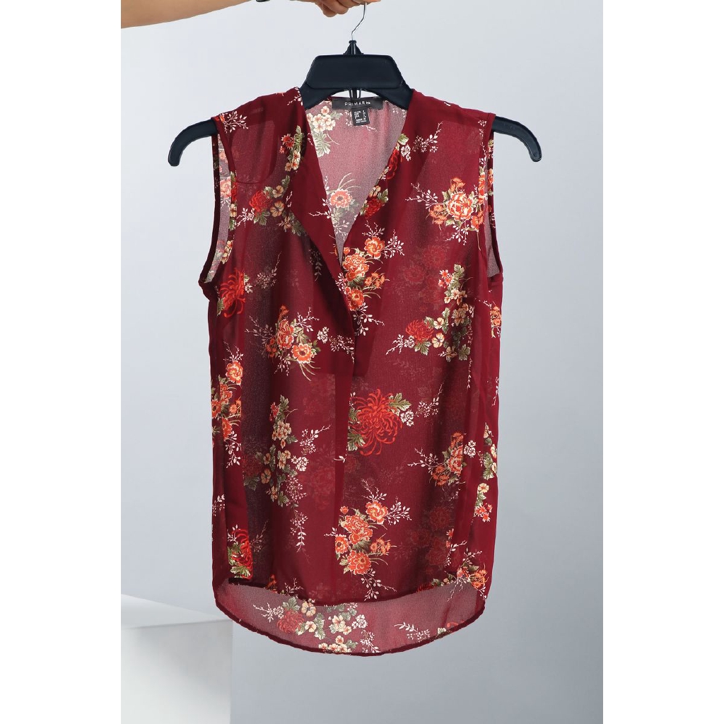 Áo sát nách cổ V nhiều họa tiết PR1MARK