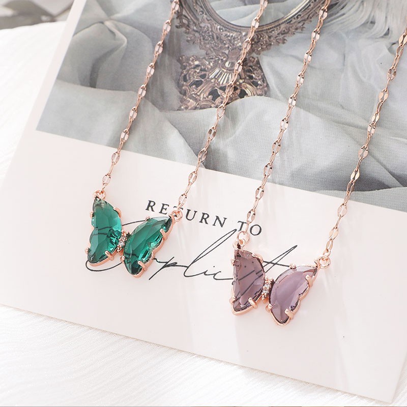 Vòng cổ mặt hình bươm bướm đá pha lê trong suốt
