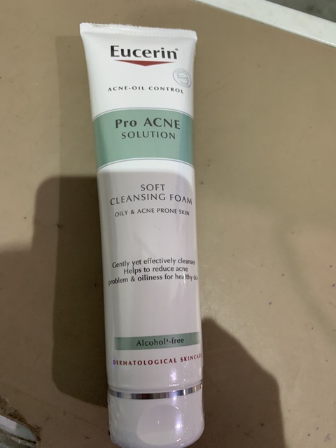 Sữa rửa mặt tạo bọt sạch sâu cho da nhờn Eucerin Pro Acne Cleansing Foam 150g