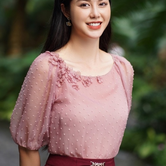Áo voan nữ thiết kế Hong Vic chấm hồng nude tay bồng SM242