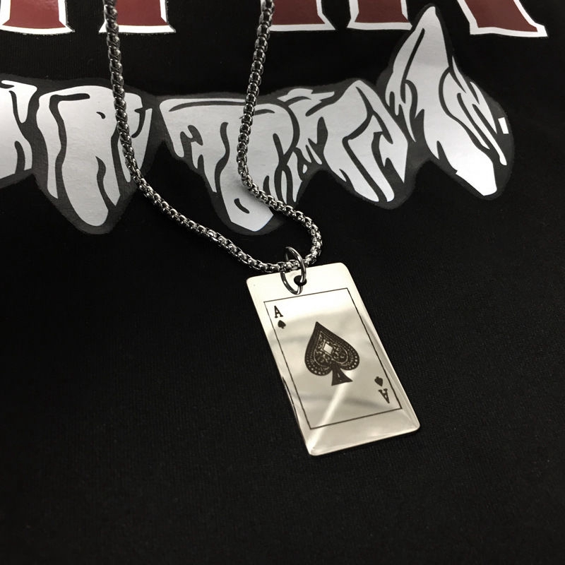 Dây chuyền mặt lá bài joker bằng thép titan hợp thời trang