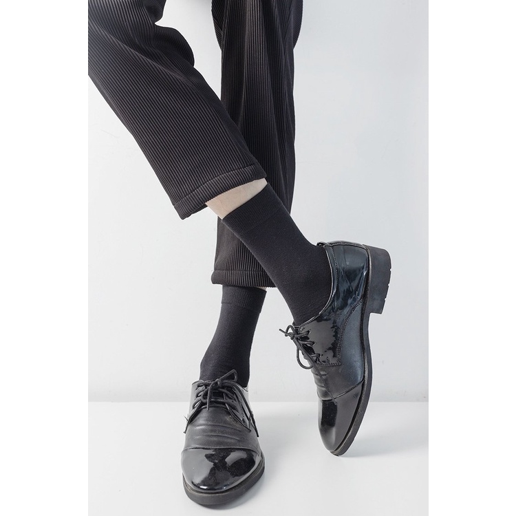 Tất trơn nam nữ cao cấp, vớ unisex cổ trung BuBi Basic. Chất liệu 83% cotton, kháng khuẩn khử mùi hôi chân