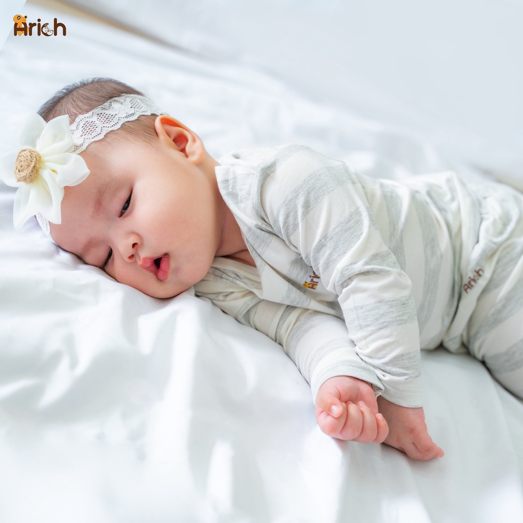 Bộ dài vai hoạ tiết sọc mới vải sợi tre Arich cho bé