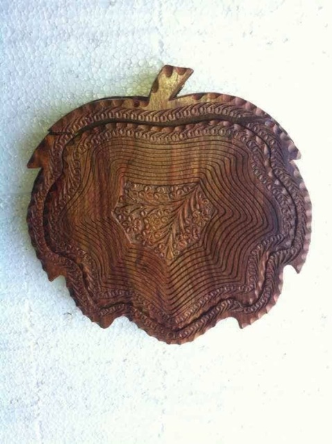 Giỏ gỗ xếp thần kỳ đựng bánh mứt, hoa quả sang trọng, độc lạ, khi xếp lại gọn gàng như tấm thớt tròn