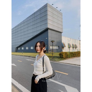 Áo croptop cài cúc dài tay viền ren