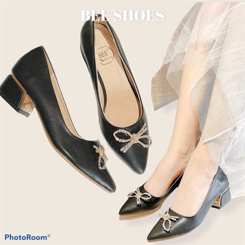 BEESHOES - GIÀY BÚP BÊ NỮ MŨI NHỌN NƠ ĐÁ - GIÀY BÚP BÊ NỮ MŨI NHỌN ĐẾ VUÔNG CAO 3 PHÂN SẴN MÀU ĐEN - BE - TRẮNG 201155