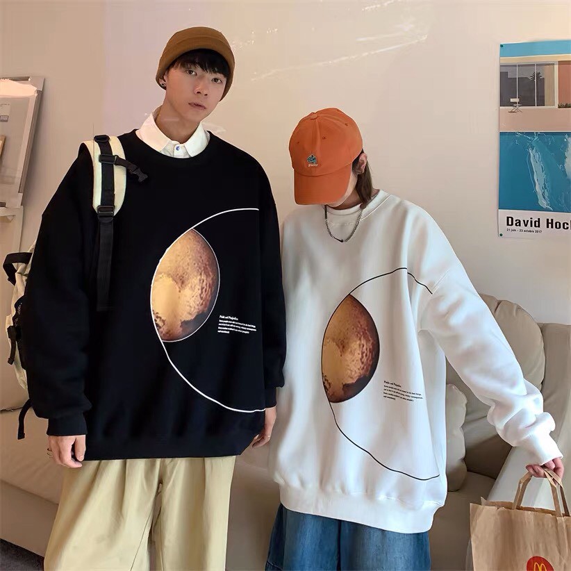 Áo Sweater hành tinh Chất nỉ cottong dày dặn đẹp lắm ạ Fom thì khách khỏi lo nhé. To thụng dài nam nữ Minh Đức Shop
