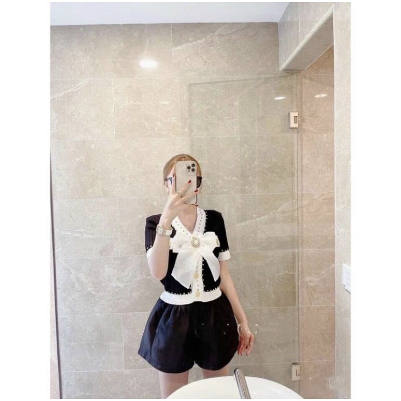 Áo phối màu nơ cổ