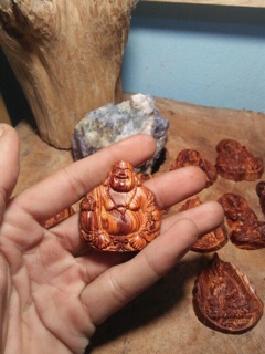 Mặt Phật Di Lặc gỗ Sưa đỏ