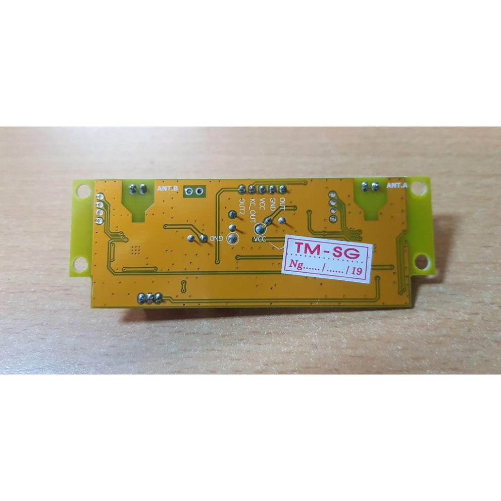 BÁN CHẠY--Micro loa kéo wireless UGX-V3 UHF - loại 1