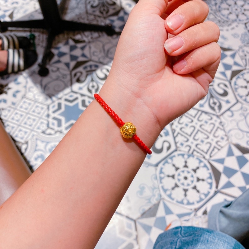 Vòng tay chỉ đỏ may mắn titan KHÔNG ĐEN - màu vàng |Nguyễn Trà Dương|