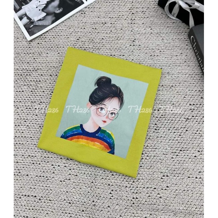 Áo phông cô gái đeo kính hàng QCL1