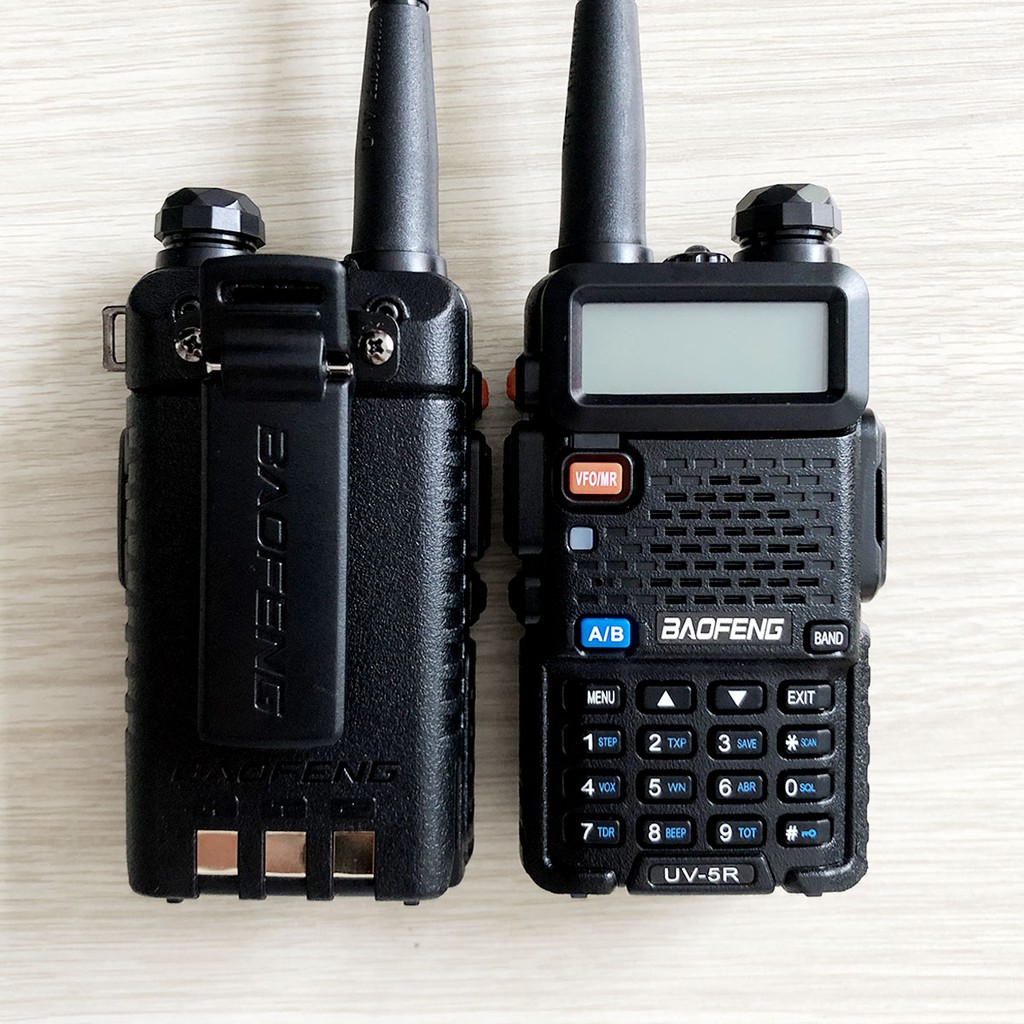 Bộ đàm kỹ thuật số cao cấp Baofeng UV-5R. Nghe đài FM, báo động khẩn cấp, đèn pin, 2 băng tần UHF/VHF