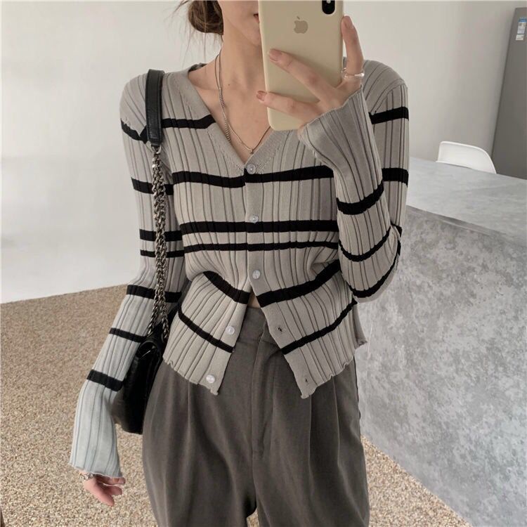 Áo khoác cardigan dệt kim cổ chữ V tay dài họa tiết kẻ sọc phong cách Hàn Quốc thời trang mới cho nữ