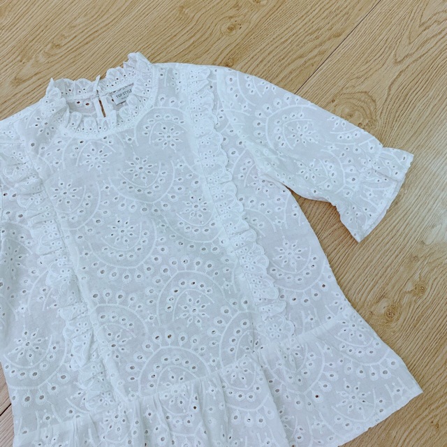 Bán sỉ áo trắng thô ren lỗ công sở