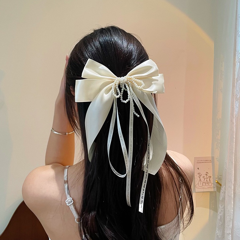 Kẹp tóc cài lông đuôi hươu đen với viền ngọc trai