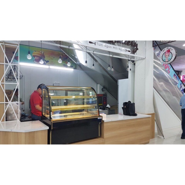 Tủ trưng bày bánh kem mini để bàn 90 3 tầng
