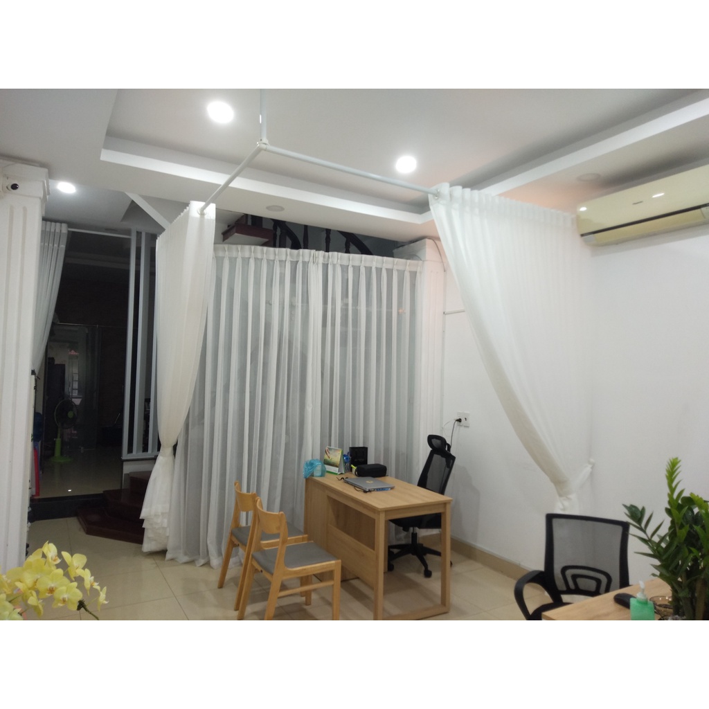 Rèm Spa voan lụa trắng sợi mềm, họa tiết thêu chìm có khoen tròn 4.5cm đủ kích thước