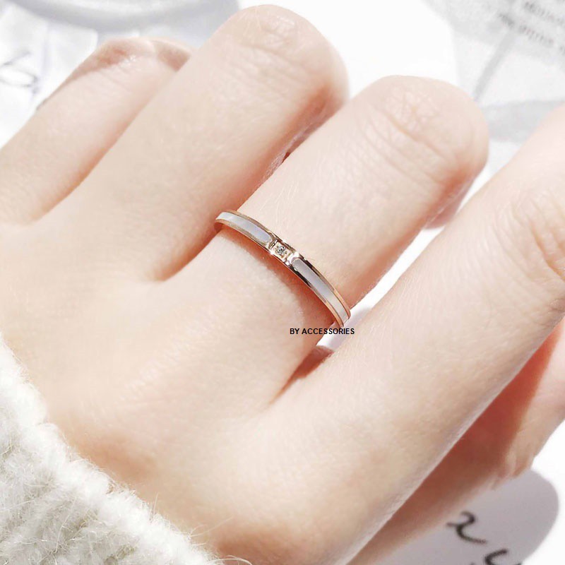 Nhẫn titan tròn mảnh cẩm xà cừ đính đá không gỉ WR190602