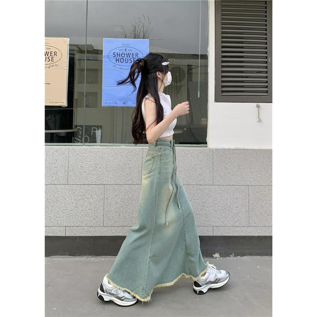 Chân váy jean dài đuôi cá xòe rộng retro màu xanh nhạt pha