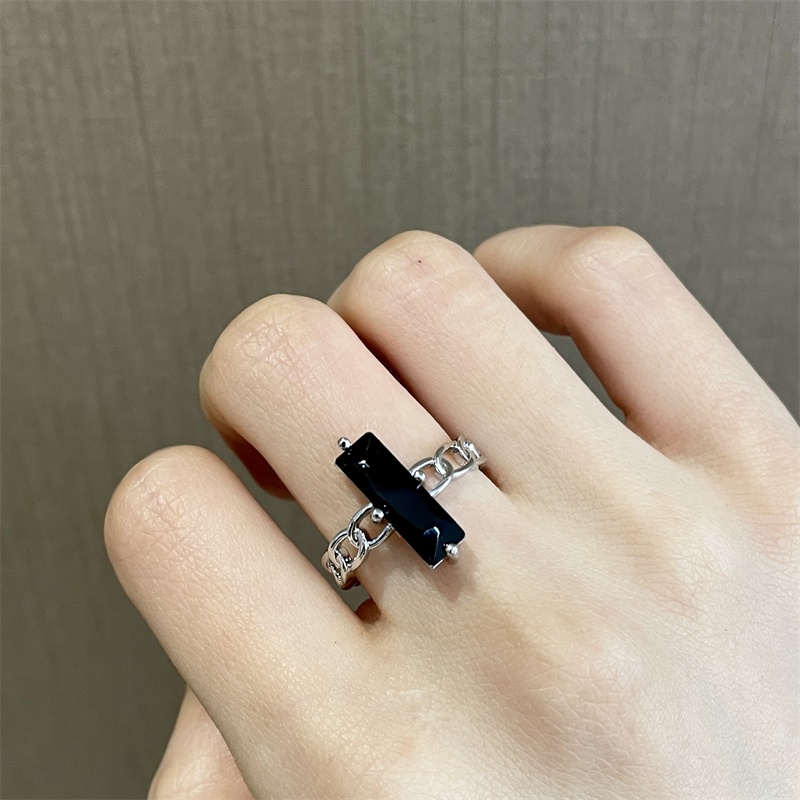 Nhẫn Hở Màu Bạc/Đen Đính Đá Vuông Có Thể Điều Chỉnh