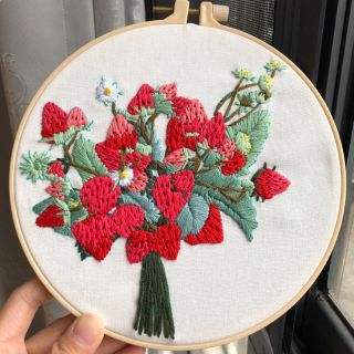 Set thêu hoa to nổi bật