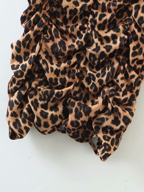 Váy da báo và ngựa vằn