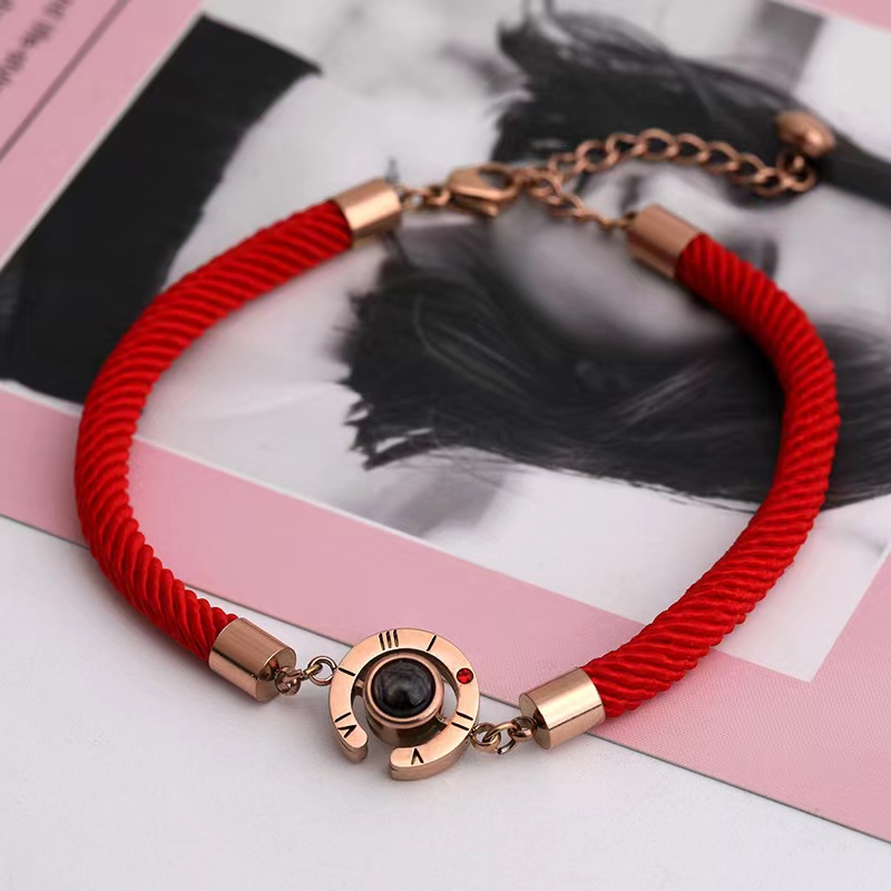 Vòng Đeo Tay Gắn Nam Châm Chiếu I Love You 100 Ngôn Ngữ Làm Quà Tặng Cho Bạn Gái