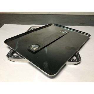Khung bọc biển số Inox viền chấm bi kèm kính mica