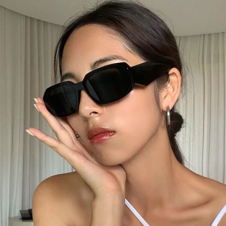 Kính mát gọng vuông chất liệu nhựa thời trang dành cho nữ