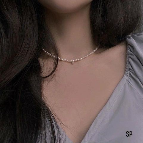 Vòng cổ choker hạt trai nhân tạo gắn chuông bạc