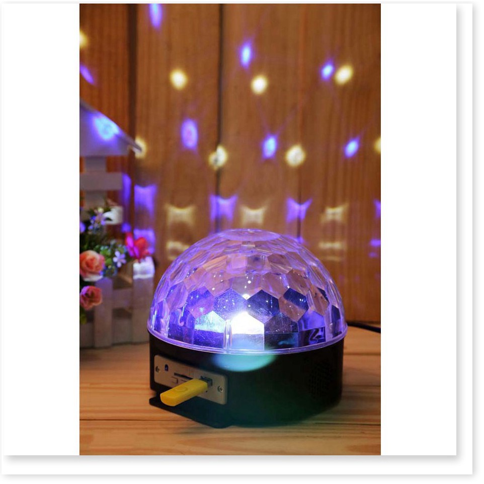 Đèn LED Quả Cầu Cảm Ứng Xoay Pha Lê 7 Màu Nháy Theo Nhạc