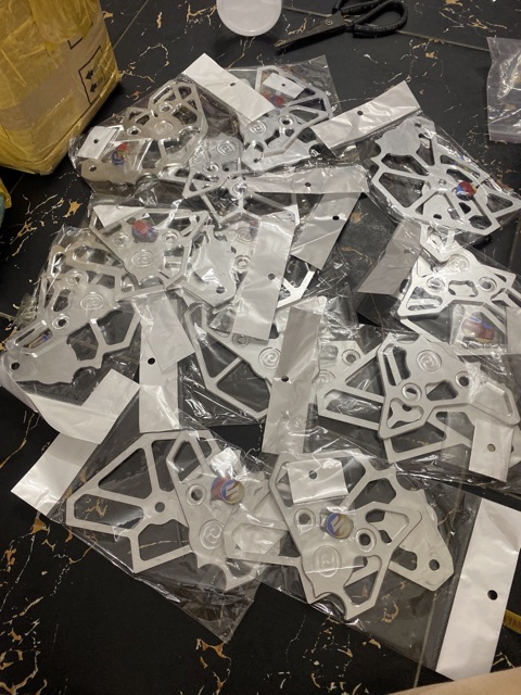 Nẹp sườn cho xe Raider , Satria kèm logo chữ S titan