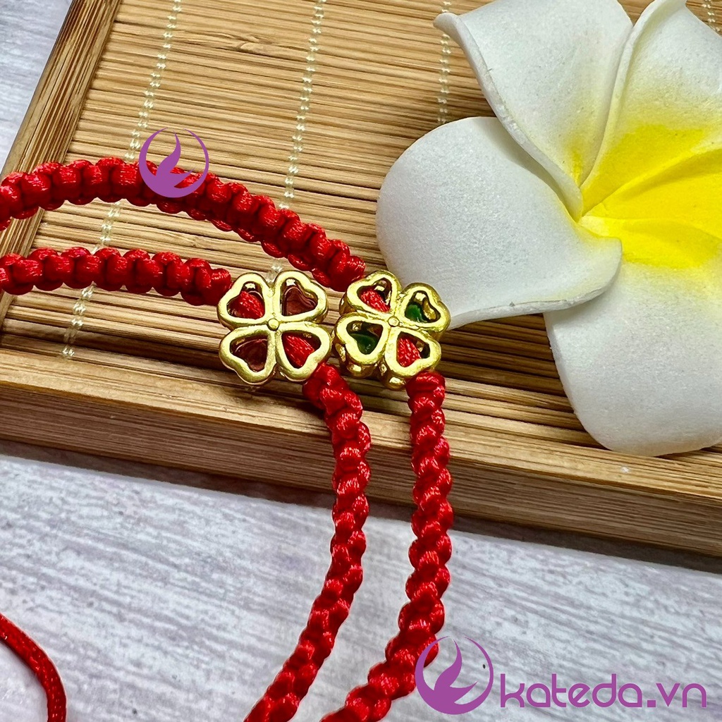 Vòng Tay KATEDA SHOP Tết Dây Chỉ Đỏ May Mắn Gắn Charm Cỏ Bốn Lá